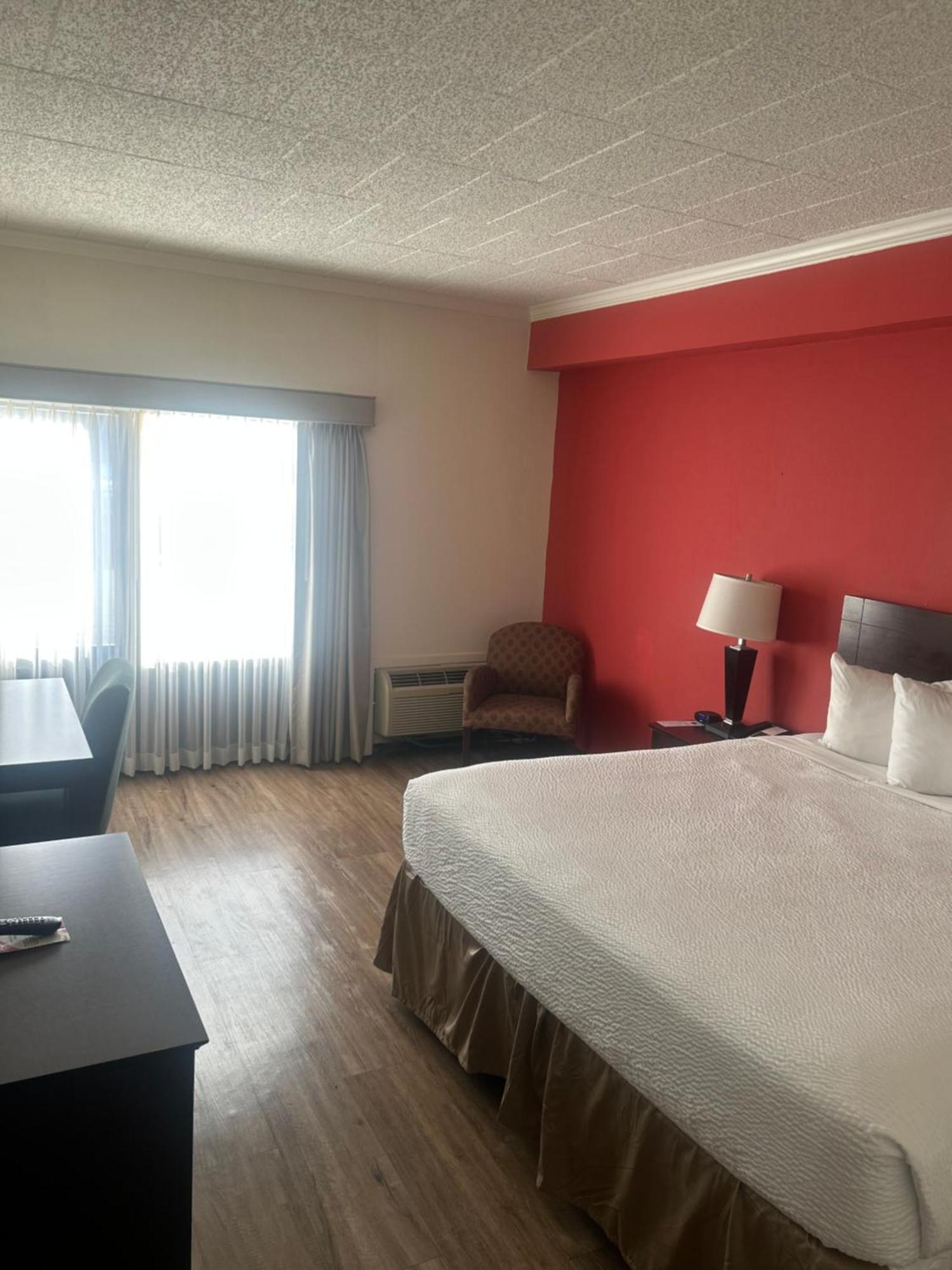 Ramada by Wyndham Newark/Wilmington Hotel Bagian luar foto