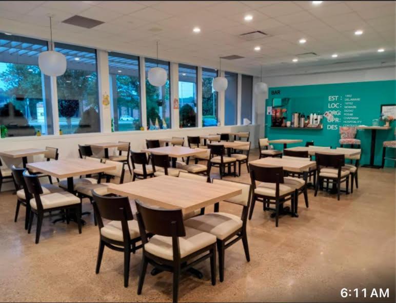 Ramada by Wyndham Newark/Wilmington Hotel Bagian luar foto